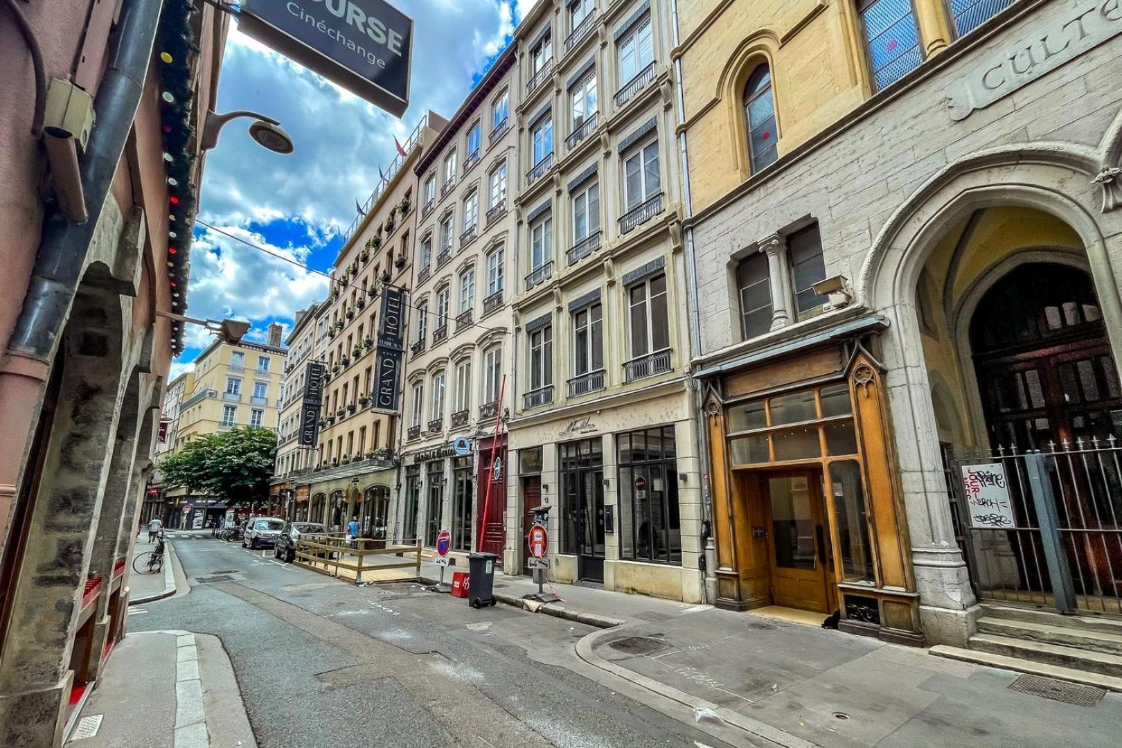 Le Centrale Ail Lyon Bagian luar foto